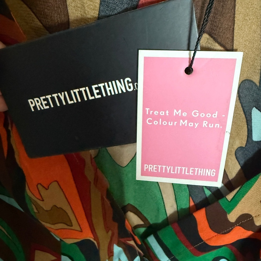 PrettyLittleThing Abstract Pattern Blouse - Picture 3 of 7